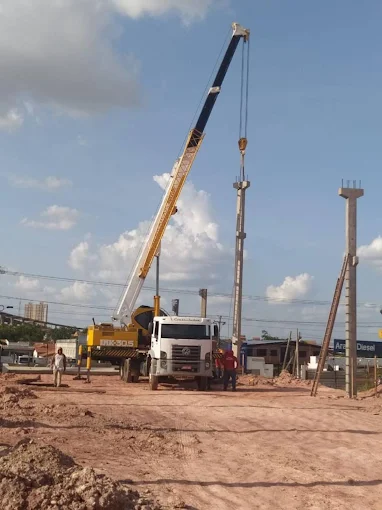 Montagem de pilar pré-moldado